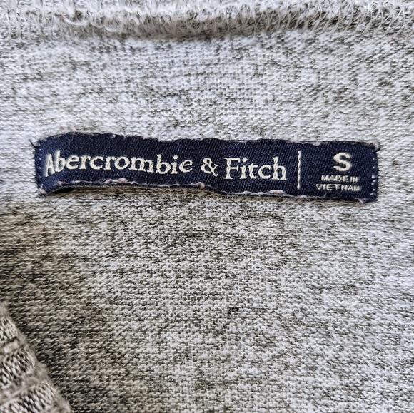 โญ๏ธ2/$12 Abercrombie & Fitch Size Small Gray Long Sleeve Top - Picture 5 of 8